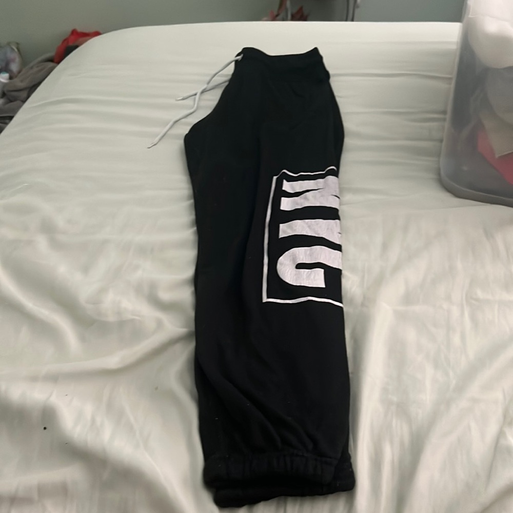 Ladies black and white sweats, nyc label on the side, size L and vibrant